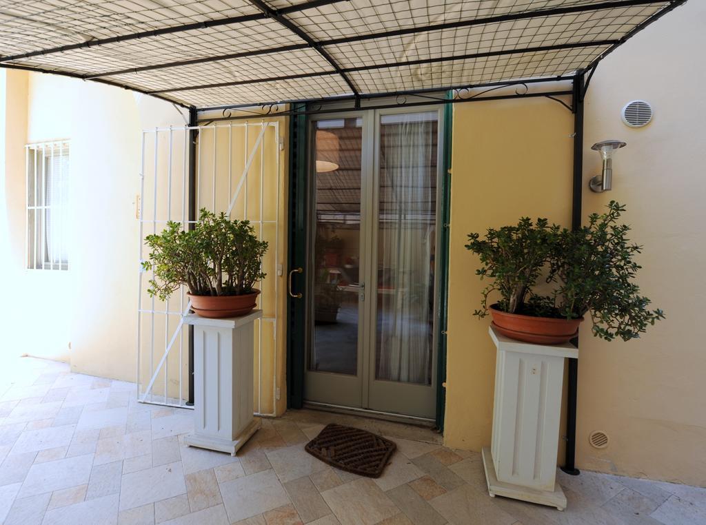 Acacia Firenze Apartments Artemisia-Angelica ภายนอก รูปภาพ
